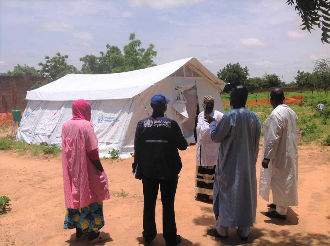 Health experts visit a cholera treatment site. © WHO/Aminata Kone