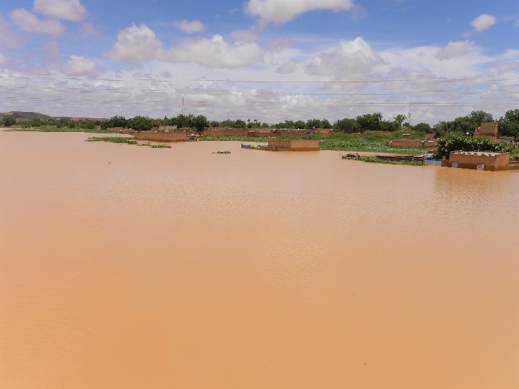 Houses along the riverbanks in the Kirkissoye neighbourhood are flooded due to the rise in water levels. Niamey, Niger, 4 September 2020. Credit: OCHA/Abdoulaye Hamani